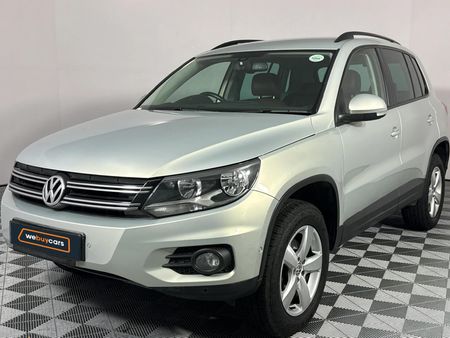 2012-Volkswagen-Tiguan-20-TDI-Track-Field-4Motion-Auto_0