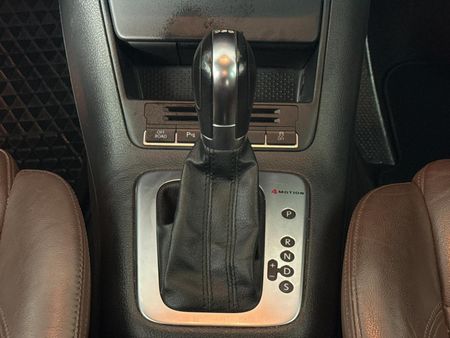 2012-Volkswagen-Tiguan-20-TDI-Track-Field-4Motion-Auto_10