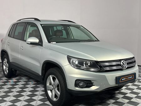 2012-Volkswagen-Tiguan-20-TDI-Track-Field-4Motion-Auto_16