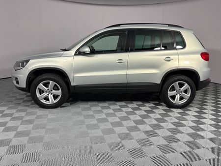 2012-Volkswagen-Tiguan-20-TDI-Track-Field-4Motion-Auto_19