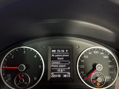 2012-Volkswagen-Tiguan-20-TDI-Track-Field-4Motion-Auto_2