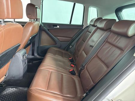 2012-Volkswagen-Tiguan-20-TDI-Track-Field-4Motion-Auto_3