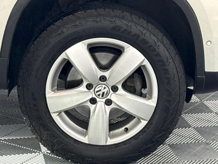 2012-Volkswagen-Tiguan-20-TDI-Track-Field-4Motion-Auto_5
