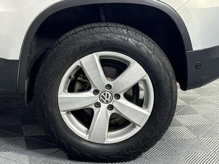 2012-Volkswagen-Tiguan-20-TDI-Track-Field-4Motion-Auto_6