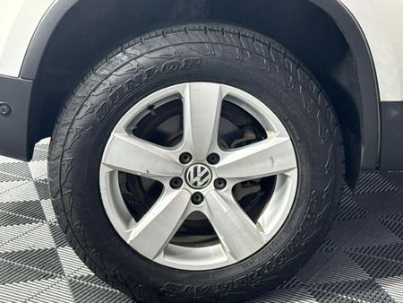 2012-Volkswagen-Tiguan-20-TDI-Track-Field-4Motion-Auto_7