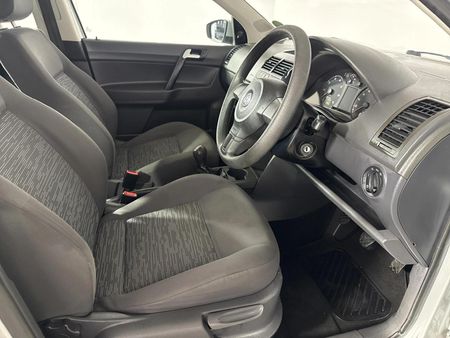 2016-Volkswagen-Polo-Vivo-GP-14-Trendline-5-dr_9