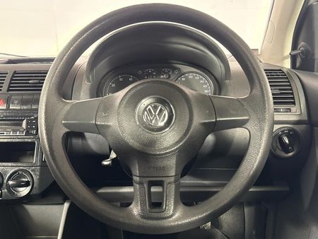 2016-Volkswagen-Polo-Vivo-GP-14-Trendline-5-dr_11