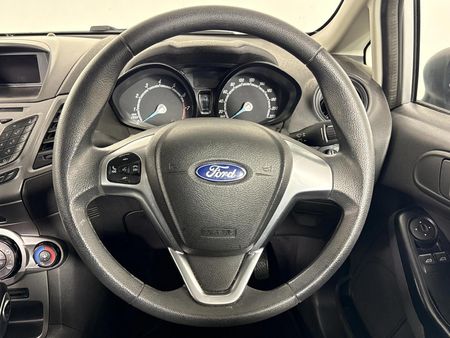 2016-Ford-Fiesta-10-EcoBoost-Ambiente-Auto-5-dr_11