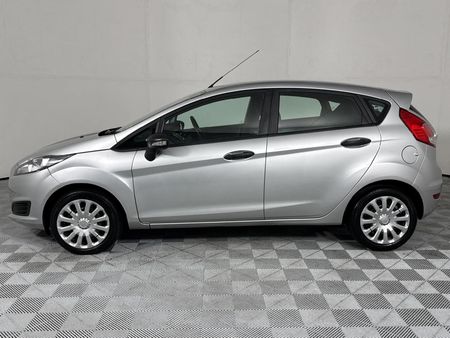 2016-Ford-Fiesta-10-EcoBoost-Ambiente-Auto-5-dr_18