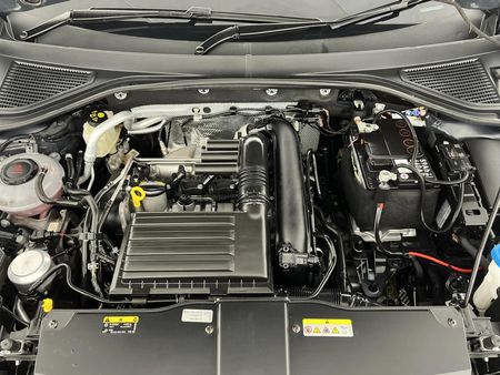 2023-Volkswagen-T-Roc-14-TSI-Design-Auto_12