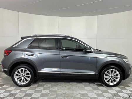 2023-Volkswagen-T-Roc-14-TSI-Design-Auto_16