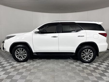 2022-Toyota-Fortuner-28-GD-6-Raised-Body-Auto_16