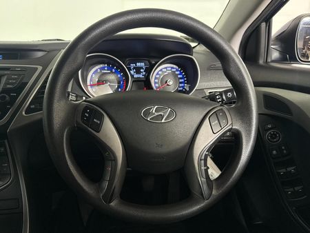 2014-Hyundai-Elantra-16-Premium_10