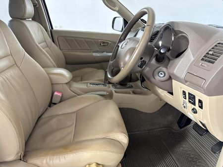 2008-Toyota-Fortuner-40-V6-Auto-4x4_9
