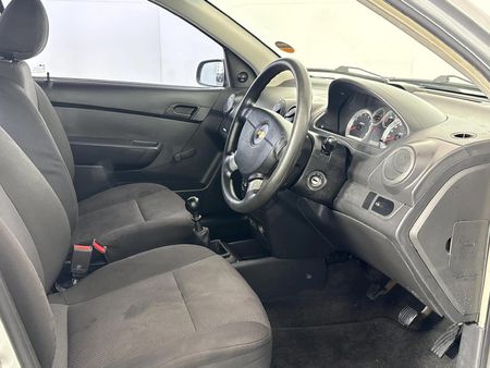 2013-Chevrolet-Aveo-16-L_9
