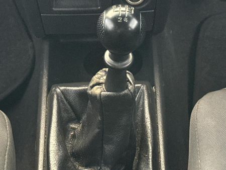 2013-Chevrolet-Aveo-16-L_10