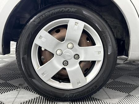 2013-Chevrolet-Aveo-16-L_12