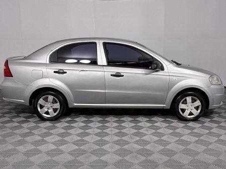 2013-Chevrolet-Aveo-16-L_17