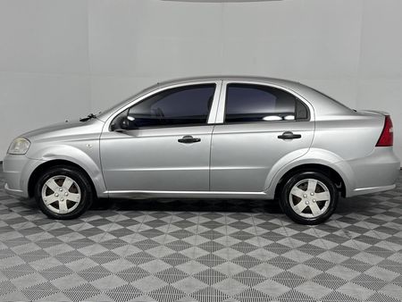 2013-Chevrolet-Aveo-16-L_19