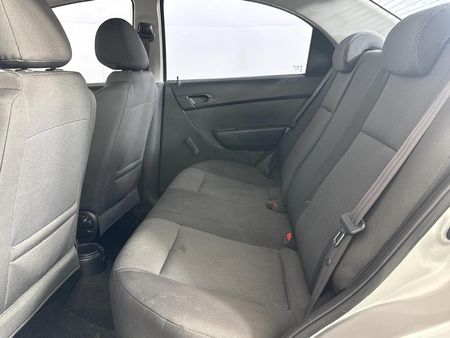 2013-Chevrolet-Aveo-16-L_3