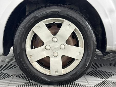 2013-Chevrolet-Aveo-16-L_4