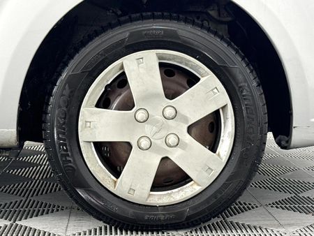 2013-Chevrolet-Aveo-16-L_5