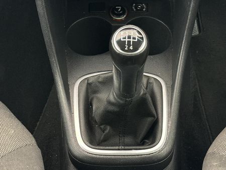 2012-Volkswagen-Polo-14-Comfortline-5-dr_10