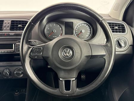 2012-Volkswagen-Polo-14-Comfortline-5-dr_12