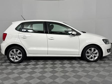 2012-Volkswagen-Polo-14-Comfortline-5-dr_17