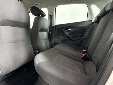 2012-Volkswagen-Polo-14-Comfortline-5-dr_3