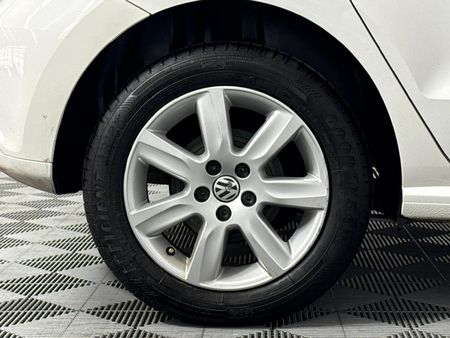 2012-Volkswagen-Polo-14-Comfortline-5-dr_7