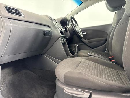 2012-Volkswagen-Polo-14-Comfortline-5-dr_8