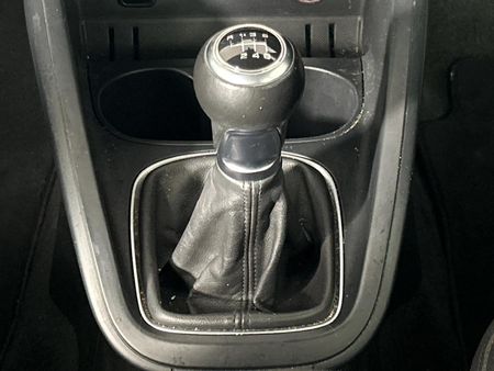 2013-Audi-A1-Sportback-14-TFSI-Attraction_10