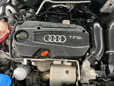 2013-Audi-A1-Sportback-14-TFSI-Attraction_13