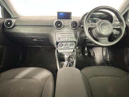 2013-Audi-A1-Sportback-14-TFSI-Attraction_1