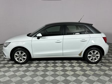 2013-Audi-A1-Sportback-14-TFSI-Attraction_19