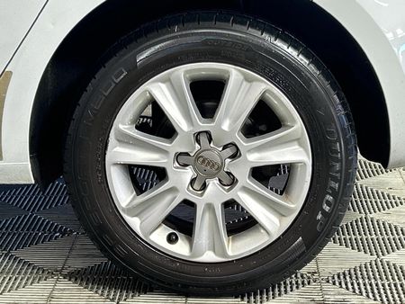 2013-Audi-A1-Sportback-14-TFSI-Attraction_6