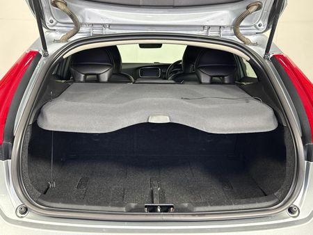 2016-Volvo-V40-T4-Inscription_11