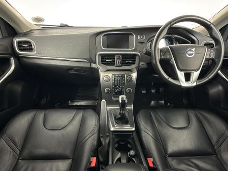 2016-Volvo-V40-T4-Inscription_1