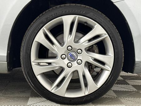 2016-Volvo-V40-T4-Inscription_4