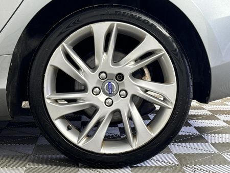 2016-Volvo-V40-T4-Inscription_5
