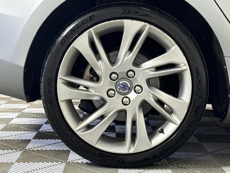 2016-Volvo-V40-T4-Inscription_6