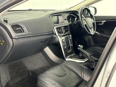 2016-Volvo-V40-T4-Inscription_7