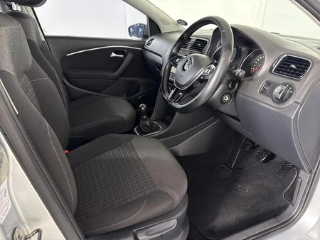 2015-Volkswagen-Polo-GP-12-TSI-Comfortline-66kW_9