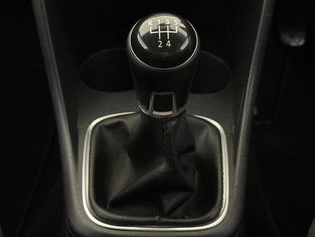 2015-Volkswagen-Polo-GP-12-TSI-Comfortline-66kW_10
