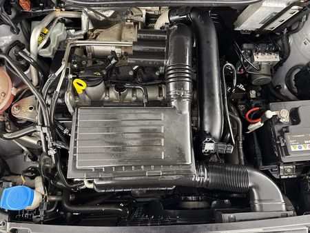2015-Volkswagen-Polo-GP-12-TSI-Comfortline-66kW_12