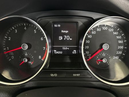 2015-Volkswagen-Polo-GP-12-TSI-Comfortline-66kW_2
