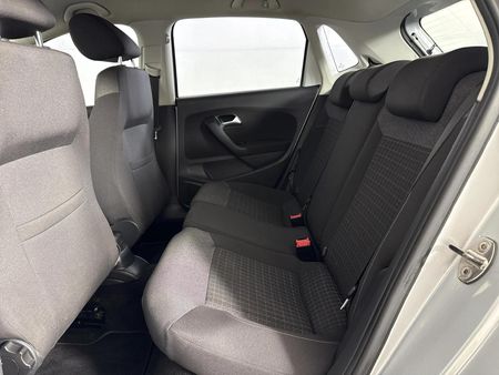 2015-Volkswagen-Polo-GP-12-TSI-Comfortline-66kW_3