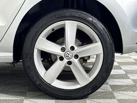 2015-Volkswagen-Polo-GP-12-TSI-Comfortline-66kW_6