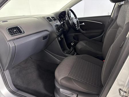 2015-Volkswagen-Polo-GP-12-TSI-Comfortline-66kW_8